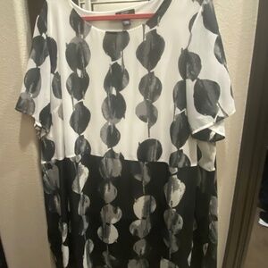Alfani Size 22W Black and White Tunic